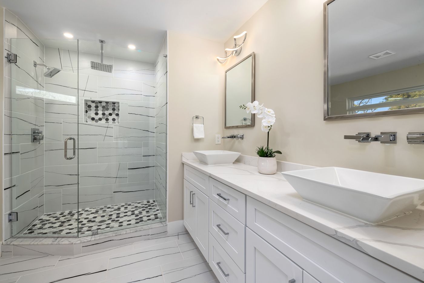 Luxury frameless shower glass enclosure